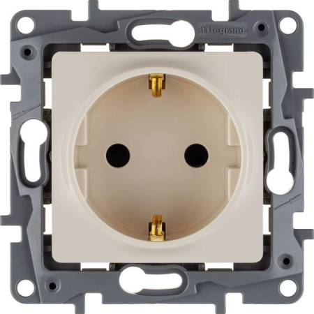 Розетка 1-м СП Etika 16А IP31 250В 2P+E с заземл. защ. шторки немецк. стандарт винтов. клеммы механизм сл. кость IEK 672322