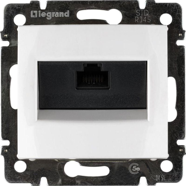 Розетка компьютерная 1-м СП Valena RJ45 кат.5E UTP на захватах механизм бел. IEK 774230