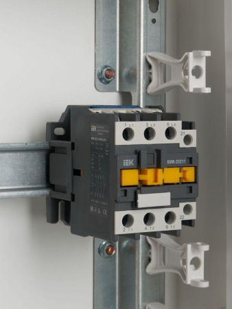 Контактор КМИ-23211 32А 230В/АС3 1НЗ KARAT IEK KKM21-032-230-01