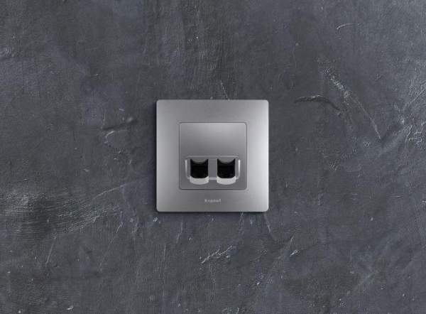 Розетка компьютерная 2-м СП Etika RJ45 кат.5E UTP механизм алюм. IEK 672455