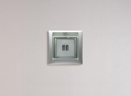 Розетка USB 2-м СП Valena алюм. IEK 770270