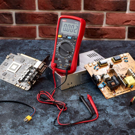 Автомобильный мультиметр UNI-T UT105+