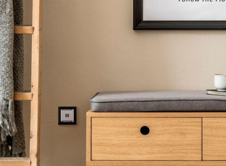 Розетка USB 2-м СП Valena алюм. IEK 770270