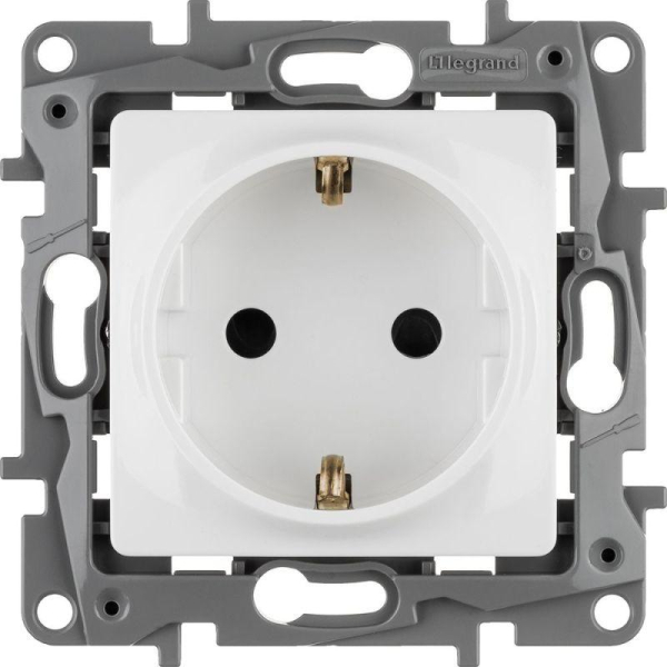 Розетка 1-м СП Etika 16А IP31 250В 2P+E с заземл. защ. шторки немецк. стандарт винтов. клеммы механизм бел. IEK 672222