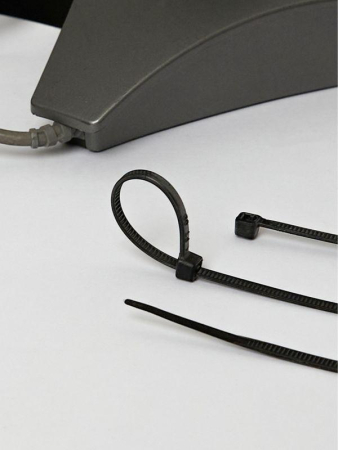 Хомут кабельный 2.5х150 нейл. черн. (уп.100шт) IEK UHH32-D025-150-100