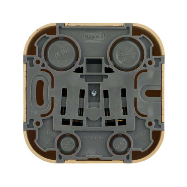 Розетка 1-м ОП Quteo 16А IP20 250В 2P+E с заземл. защ. шторки дерево IEK 782280