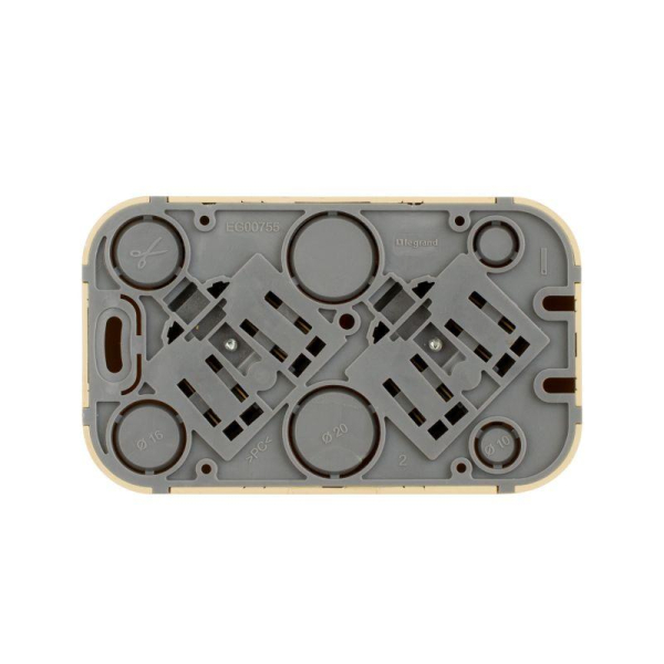 Розетка 2-м ОП Quteo 16А IP20 250В 2х2P+E с заземл. защ. шторки дерево IEK 782287