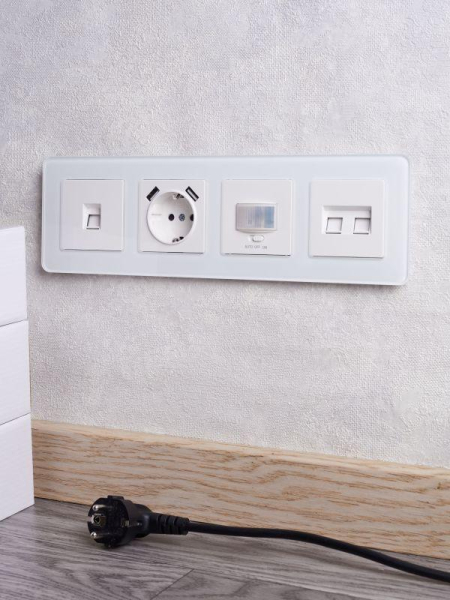 Рамка 4-м BRITE РУ-4-2-Бр стекло бел. RE IEK BR-M42-G-41-K01