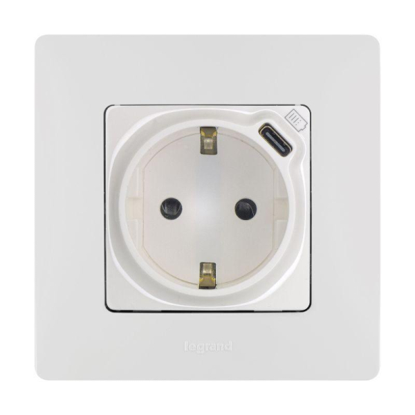 Розетка USB C Etika 16А 250В 1500мА 7.5Вт с заземл. защ. шторки безвинт. зажимы бел. IEK 672288