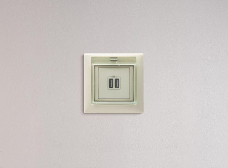 Розетка USB 2-м СП Valena сл. кость IEK 774170