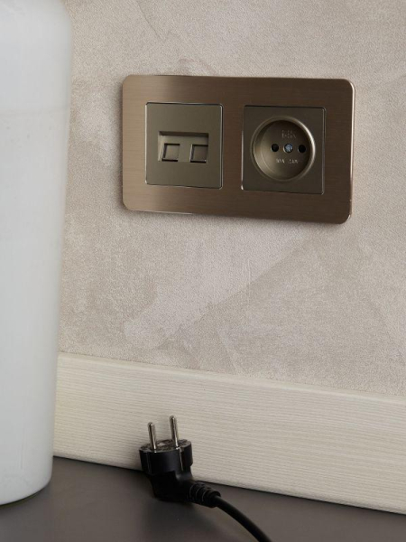 Рамка 2-м BRITE РУ-2-1-Бр метал. шампань RE AL IEK BR-M22-M-21-K37