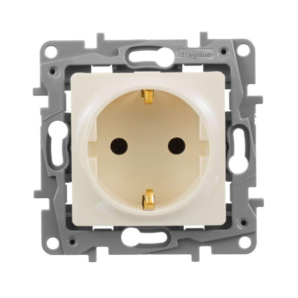 Розетка 1-м СП Etika 16А IP20 250В 2P+E с заземл. немецк. стандарт винтов. клеммы механизм сл. кость IEK 672321