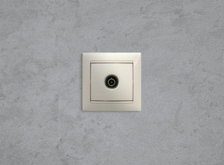 Розетка телевизионная TV СП Valena 1.5дБ 2400МГц с топологией "звезда" механизм сл. кость IEK 774329