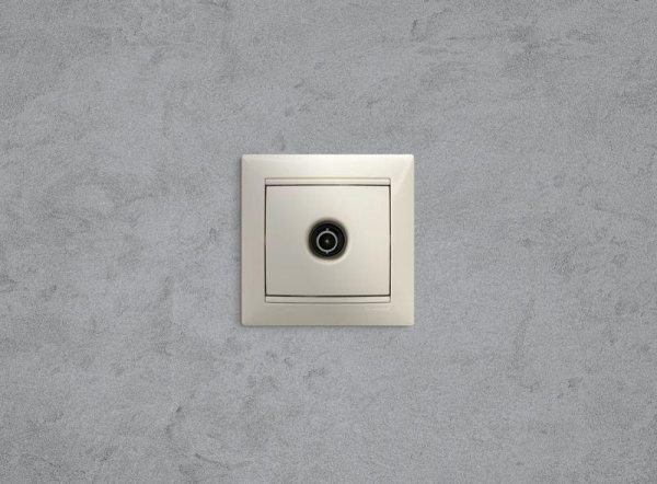 Розетка телевизионная TV СП Valena 1.5дБ 2400МГц с топологией "звезда" механизм сл. кость IEK 774329