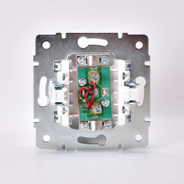 Розетка телевизионная проходная TV СП Karina механизм жемчуж./бел. перламутр. LEZARD 707-3088-129