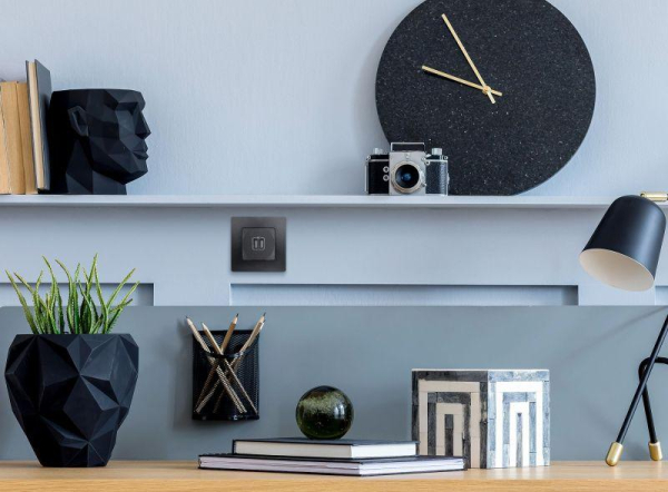 Розетка USB 2-м СП 2мод. Etika 240В/5В 2400мА механизм антрацит IEK 672694