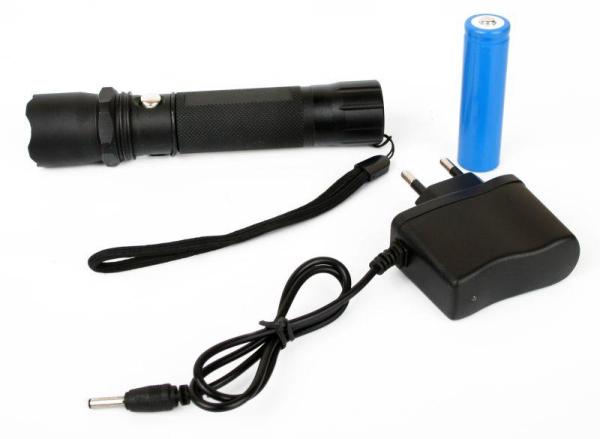 Фонарь аккумуляторный E145 CREE 1Вт фокус 3 режима 220В пластик. черн. (бокс) Ultraflash 12352