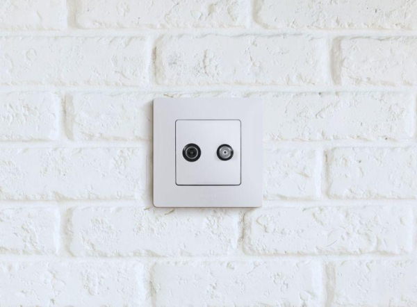 Розетка телевизионная TV/SAT СП Etika двухкабельная механизм бел. IEK 672257