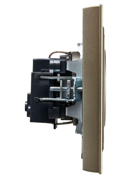 Розетка СП BRITE РСР14-1-0-БрШ 16А в сборе с заземл. защ. шторки шампань IEK BR-R14-16-K37-F