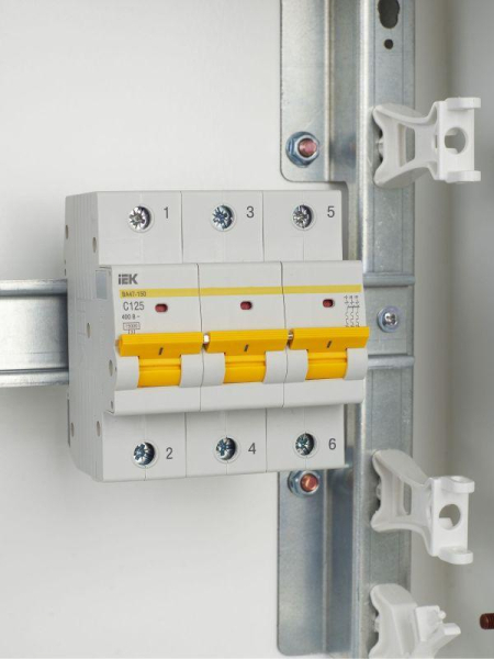 Выключатель автоматический модульный 3п C 125А 15кА ВА47-150 KARAT IEK MVA50-3-125-C