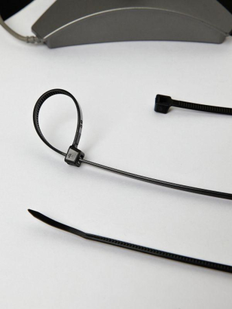 Хомут кабельный 4.8х300 нейл. черн. (уп.100шт) IEK UHH32-D048-300-100