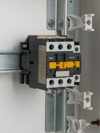 Контактор КМИе-23211 32А 110В/АС3 1НЗ GENERICA KKME21-032-110-01