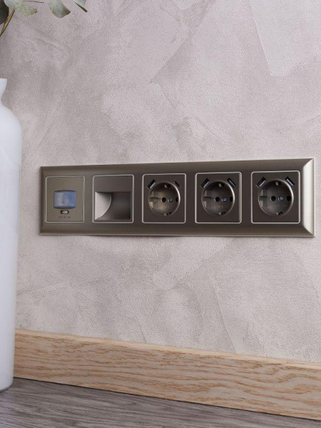 Рамка 5-м BRITE РУ-5-Бр беж./шампань IEK BR-M52-12-3-K10