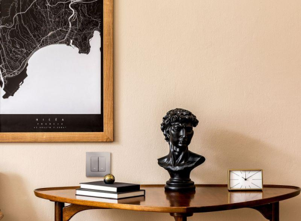 Выключатель 2-кл. СП Etika 10А IP20 250В 10AX с подсветкой/индикацией авт. зажимы механизм алюм. IEK 672404