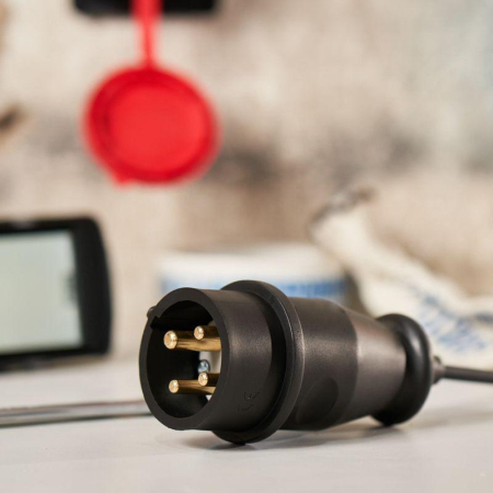 Вилка влагозащищенная переносная 3Р+РЕ, 32А, IP44 каучук, черная REXANT