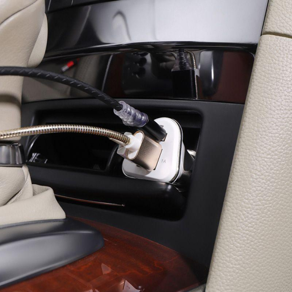 Автозарядка в прикуриватель 3хUSB (АЗУ) 2х1000мА 2100мА бел. Rexant 18-1949