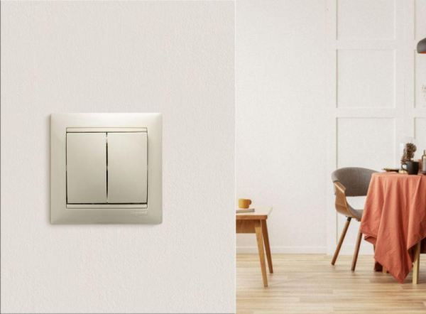 Выключатель 2-кл. СП Valena 10А IP31 250В механизм сл. кость IEK 774305