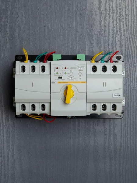 Устройство автоматического ввода резерва АВР 63А KARAT АВР-1 STANDARD модульное IEK MAT10-063