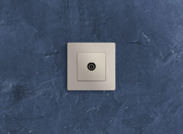 Розетка телевизионная проходная TV СП Etika 14дБ 5-862МГц механизм сл. кость IEK 672363