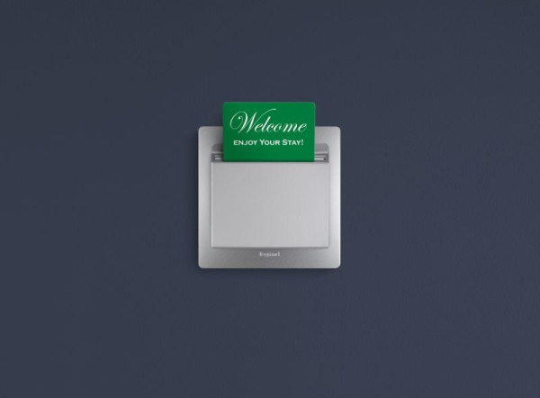 Выключатель карточный 1-кл. СП Etika 2А IP20 с выдержкой времени и подсветкой для гостиничных номеров механизм алюм. Leg 672493